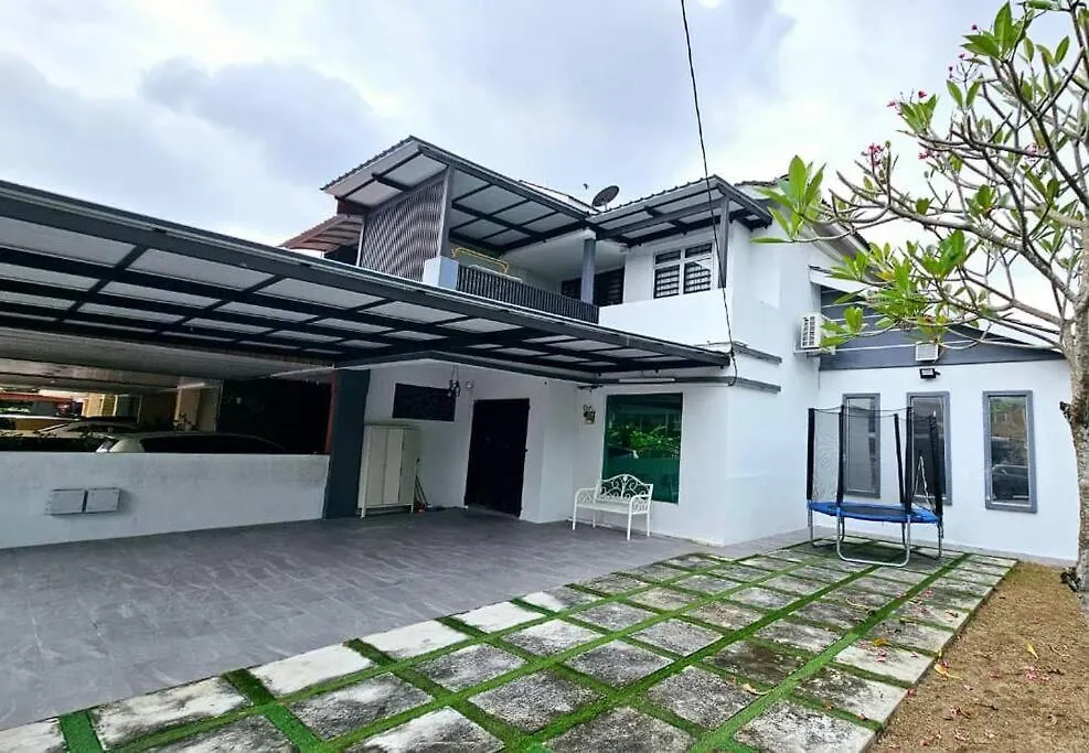 Casa vacanze Modern Cozy House 4Room10Pax @Near Sunway Carnival Perai