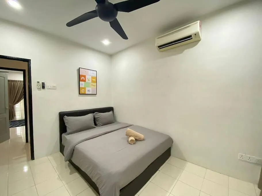 Casa vacanze Modern Cozy House 4Room10Pax @Near Sunway Carnival Perai