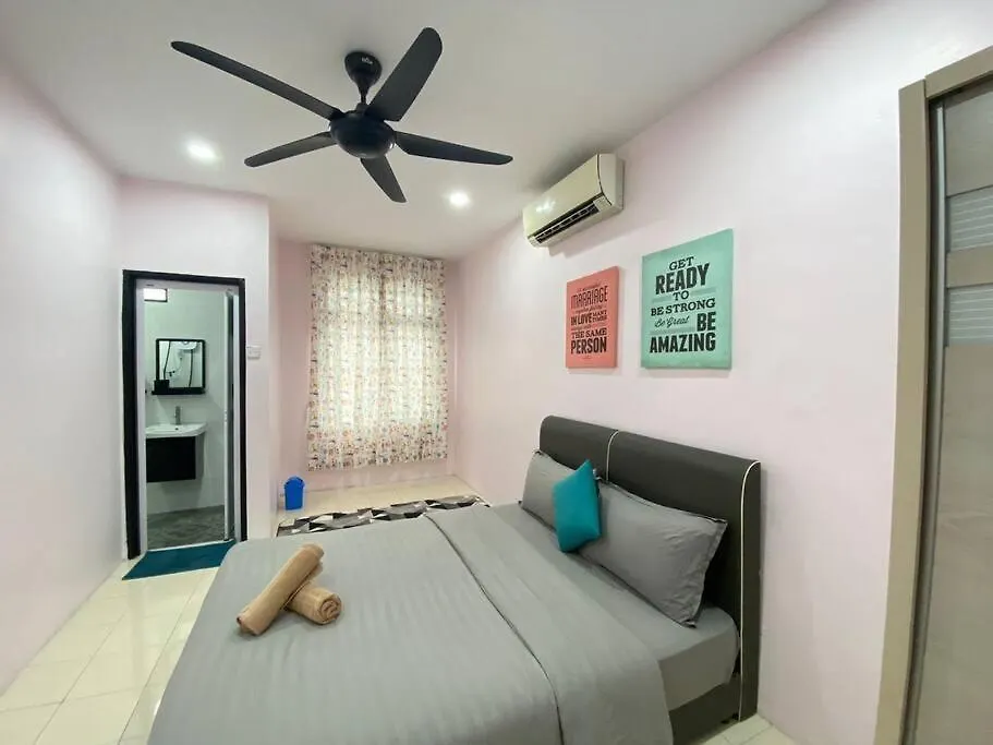 Modern Cozy House 4Room10Pax @Near Sunway Carnival Perai 0*,  Malasia