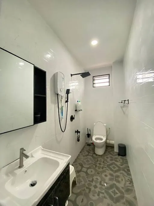 Modern Cozy House 4Room10Pax @Near Sunway Carnival Perai 0*,  Malasia